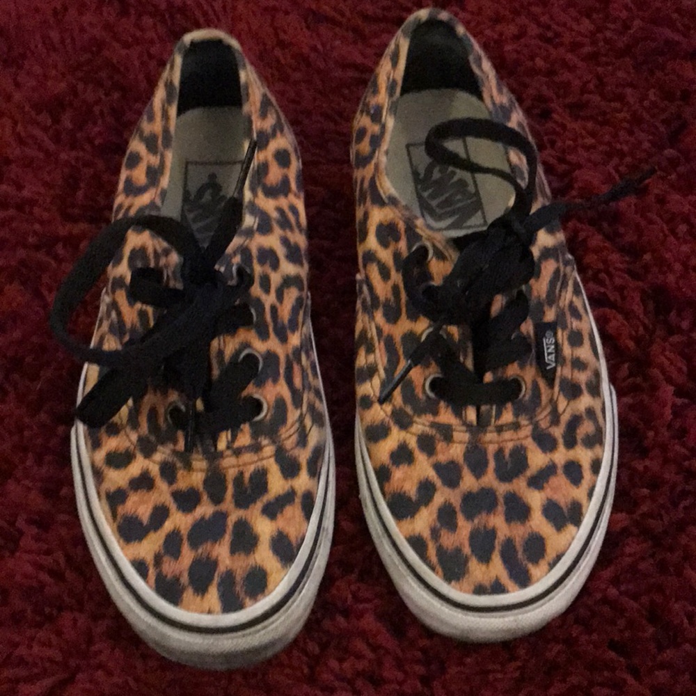 Cheetah vans!! So cute 😍
